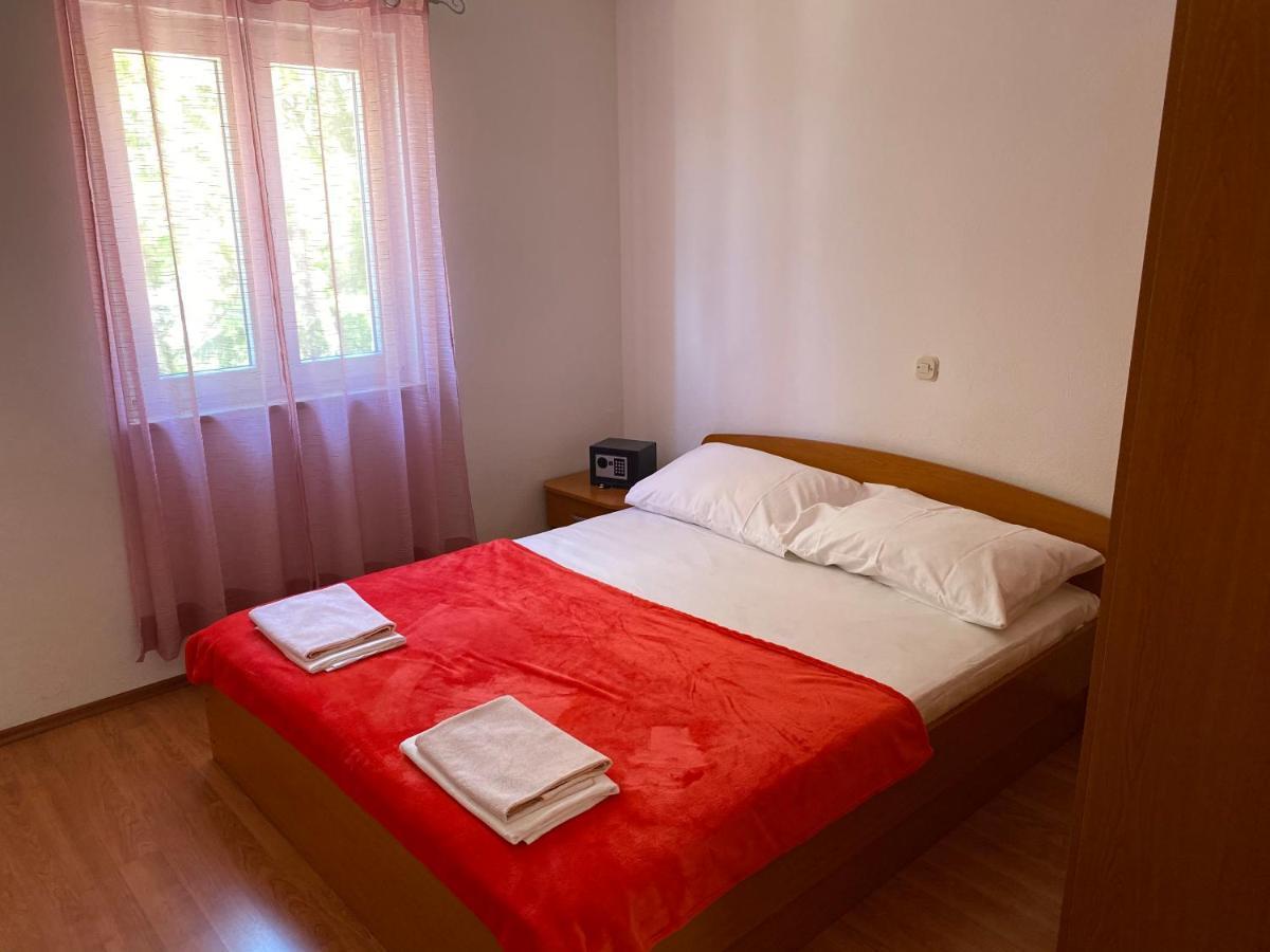 Apartmani Anita Starigrad Paklenica Exteriör bild