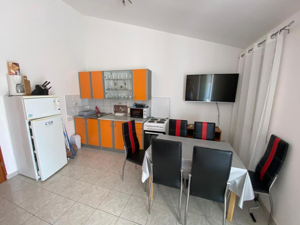 Apartmani Anita Starigrad Paklenica Exteriör bild