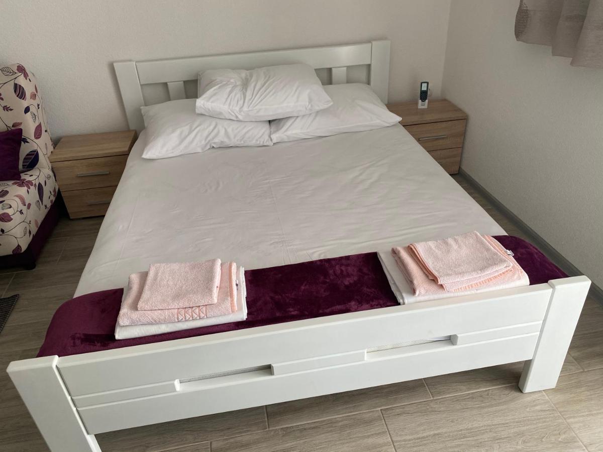 Apartmani Anita Starigrad Paklenica Exteriör bild