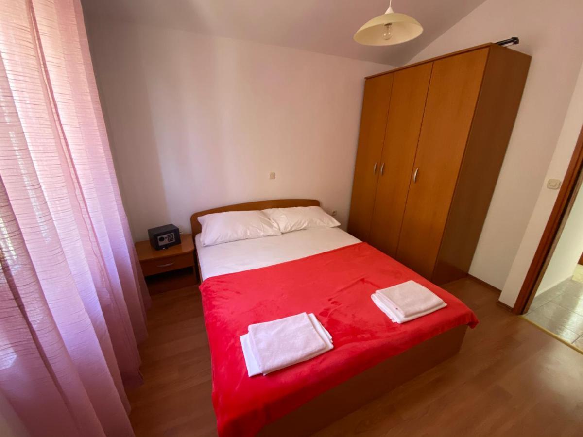 Apartmani Anita Starigrad Paklenica Exteriör bild