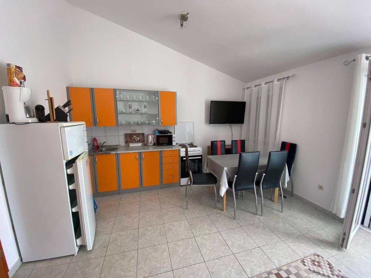 Apartmani Anita Starigrad Paklenica Exteriör bild